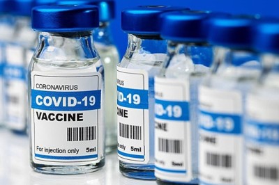 US CDC Recommends a Second Dose of This Year's COVID-19 Vaccine for Adults Over 65; Here's the Reason