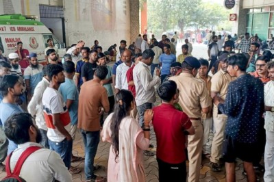 Opposition Criticizes Union Railway Minister Ashwini Vaishnaw Over Bandra Stampede